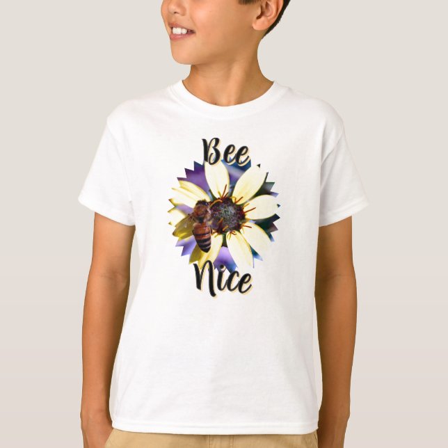 Camiseta Bee Nice Kids T-Shirt (Frente)