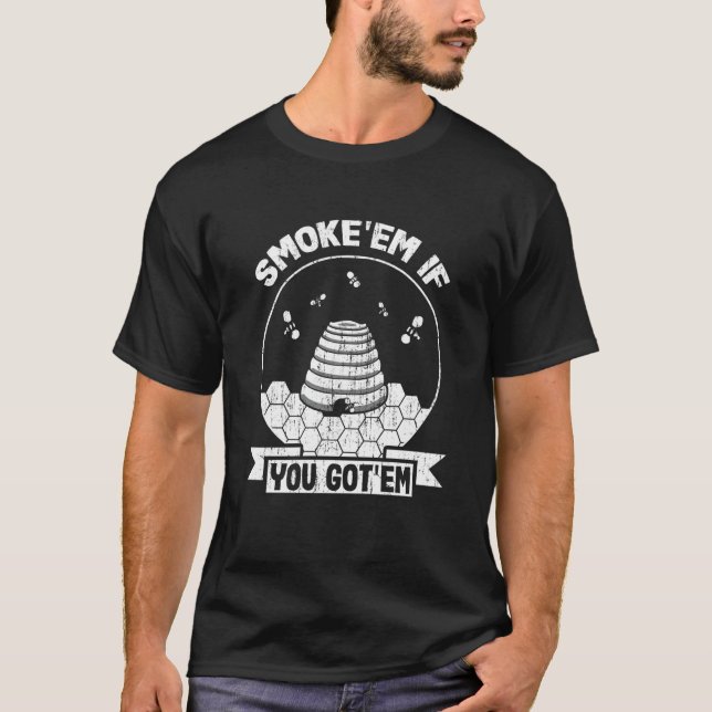 Camiseta Beekeeper Smoke u2018em If you Got u2018em Beekeep (Frente)