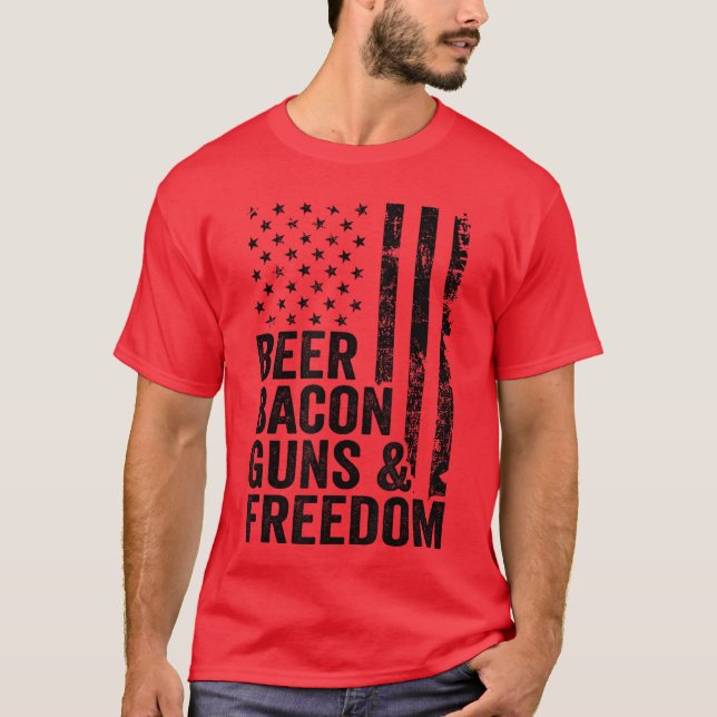 Camiseta Beer Bacon Guns Freedom USA BBQ American Flag Drin (Frente)