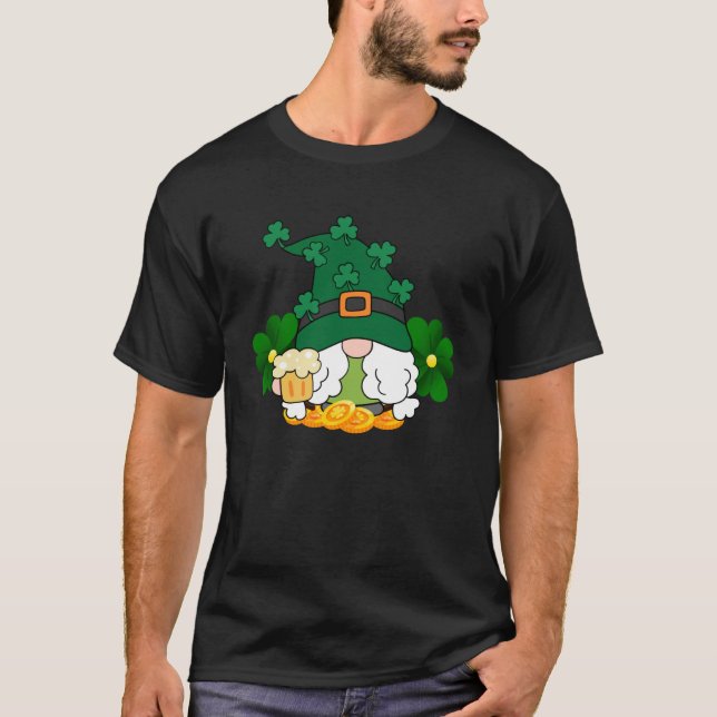 Camiseta Beer Bebendo Gnome Saint Patrick Day Gnomo (Frente)