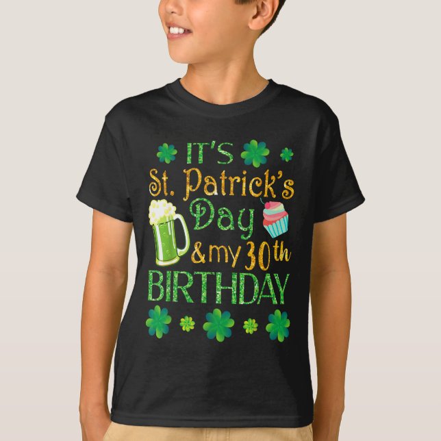 Camiseta Beer Cake &amp; Shamrocks It's St Patrick Day &amp (Frente)