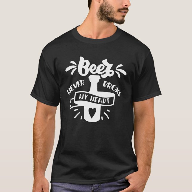 Camiseta Beer Never Broke My Heart Breweries Pilsner (Frente)