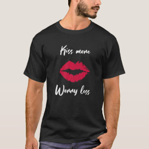 Camiseta Beijar Dizendo Beijo Mais Preocupado Menos Lábios 