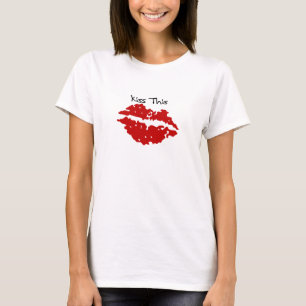 Camiseta Beije este t-shirt vermelho dos lábios