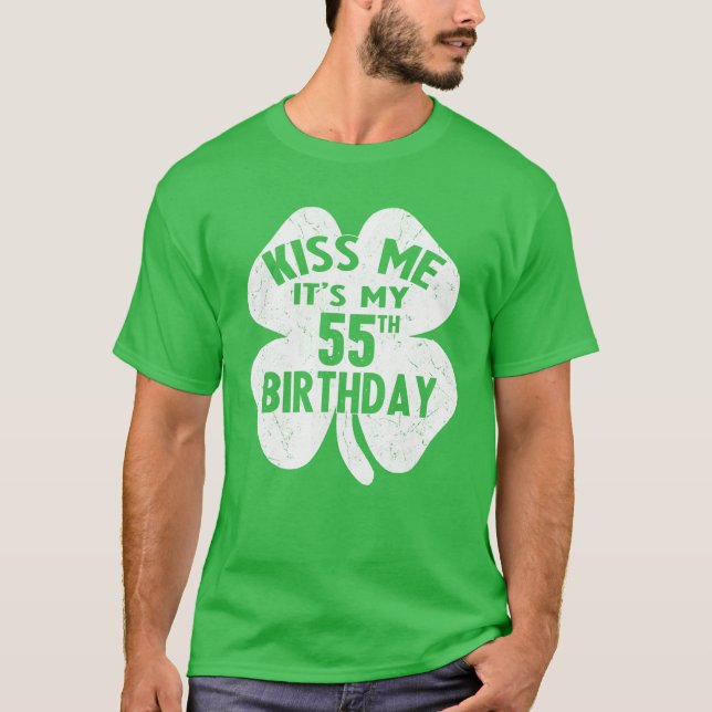 Camiseta Beije-me É o meu 55º Dia de São Patrício de aniver (Frente)