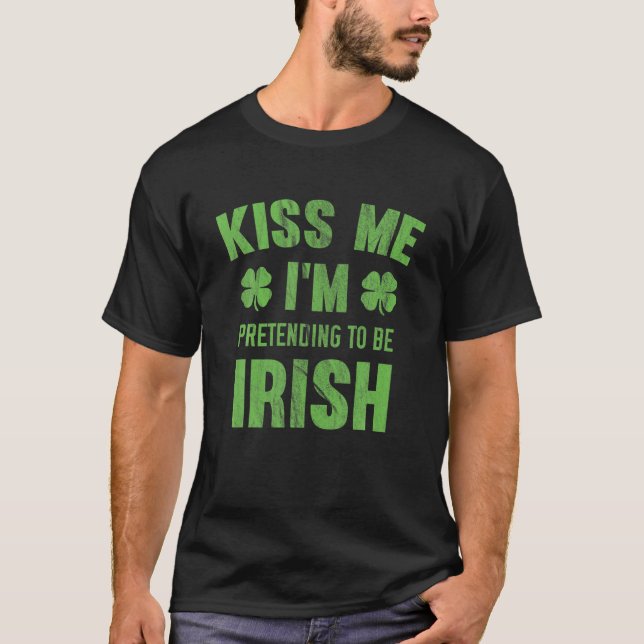 Camiseta Beije-me, estou fingindo ser irlandês (Frente)