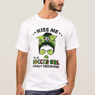 Camiseta Beije-me Eu sou uma garota de futebol Patrícia Ru