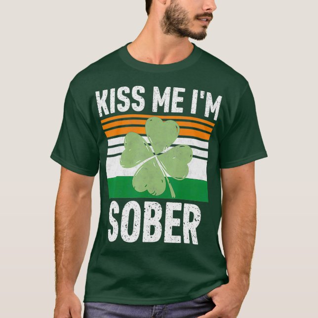 Camiseta Beije-Me Im Sober Funny Saint Patricks Day Gift (Frente)
