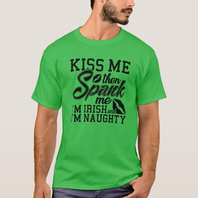 Camiseta Beije-me me apunhalar-me, sou irlandês (Frente)