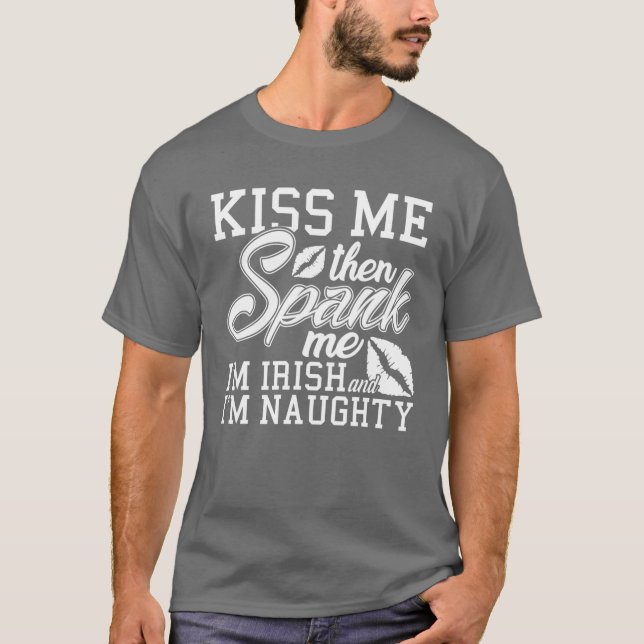 Camiseta Beije-me me apunhalar-me, sou irlandês (Frente)
