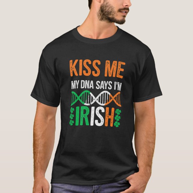 Camiseta Beije-me Meu DNA diz que sou uma Rua irlandesa Eng (Frente)