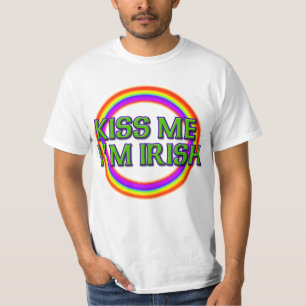 Camiseta Beije-me que eu sou irlandês com arco-íris