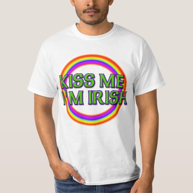 Camiseta Beije-me que eu sou irlandês com arco-íris (Frente)