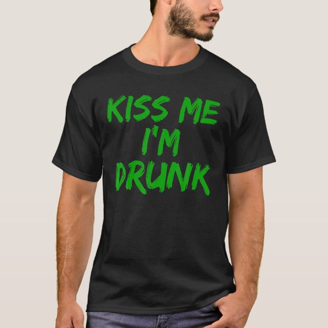 Camiseta Beije-me Sou Bebado Dia de São Patrício verde engr (Frente)