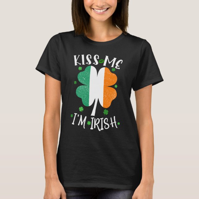 Camiseta Beije-me Sou Dia de São Patrício irlandês engraçad (Frente)