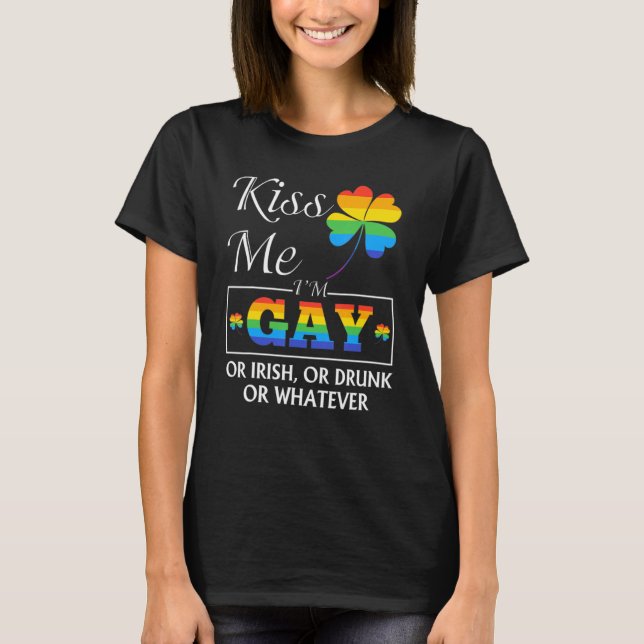 Camiseta Beije-me Sou Gay ou Irlandês Patrick's Day Lgbt Sh (Frente)