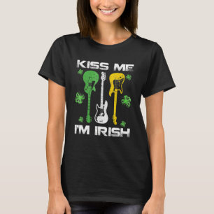 Camiseta Beije-me Sou Irlandês com Guitars Shamrock para Ru