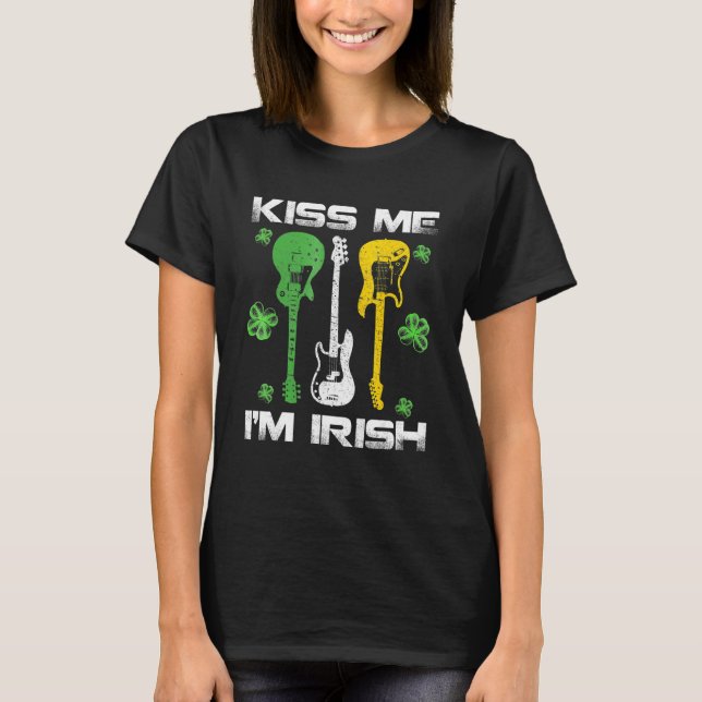 Camiseta Beije-me Sou Irlandês com Guitars Shamrock para Ru (Frente)