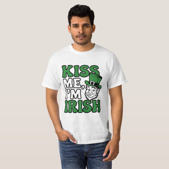 Camiseta Beije-me, sou irlandês - Rua Leprechaun. Dia de Pa (Frente Completa)