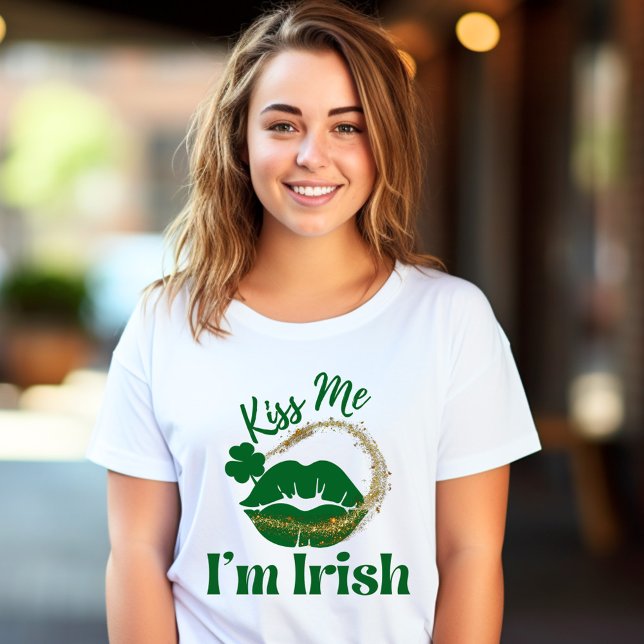 Camiseta Beije-me, sou Lábios irlandeses e da Mulher Shamro (Criador carregado)
