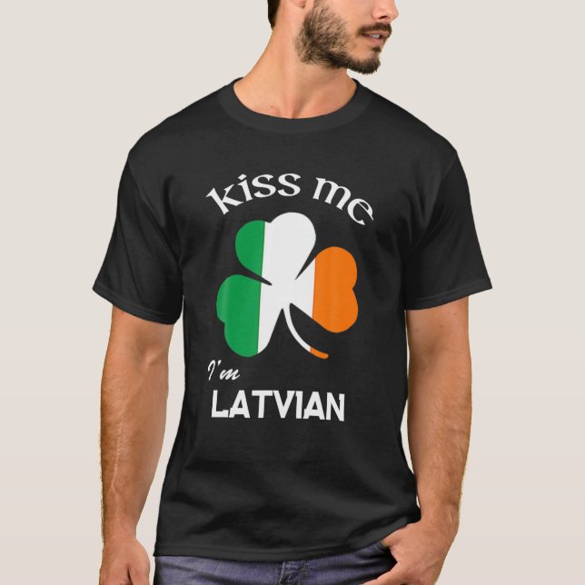 Camiseta Beije-me, sou Rua Letã Shamrock Letônia. (Frente)