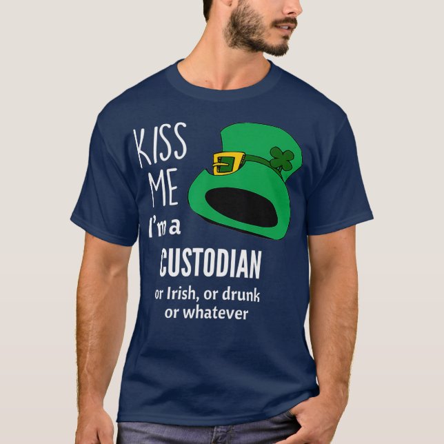 Camiseta Beije-me Sou um Depositário ou Irlandês ou Bebado  (Frente)