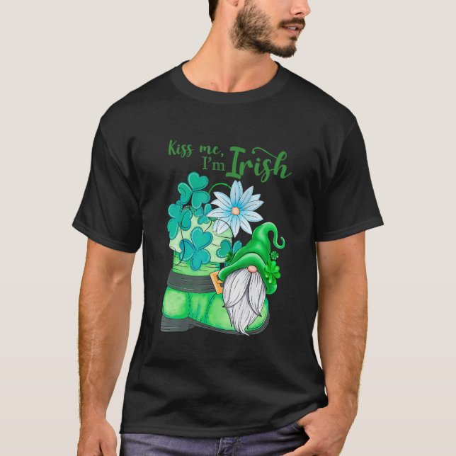 Camiseta Beije-me, sou um Gnomo Verde Irlandês com Sorte (Frente)