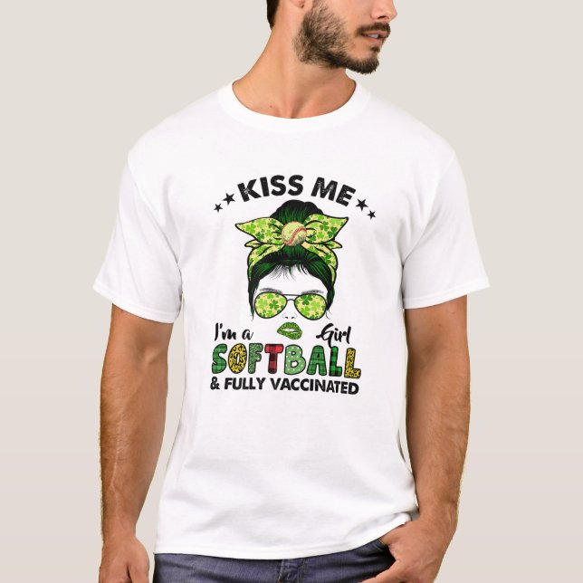 Camiseta Beije-Me, Sou Uma Garota De Softball, Rua Irlandes (Frente)