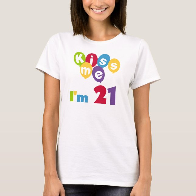 Camiseta Beije-me, tenho 21 t-shirts e presentes (Frente)