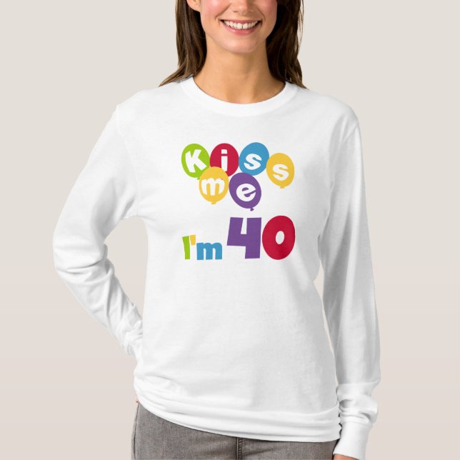 Camiseta Beije-me, tenho 40 t-shirts e presentes (Frente)
