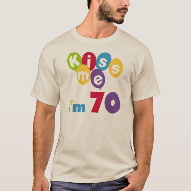 Camiseta Beije-me, tenho 70 t-shirts e presentes (Frente)