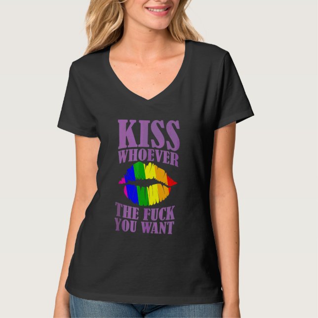 Camiseta Beije Quem Quer Que Você Queira Orgulho Lgbt Mês L (Frente)