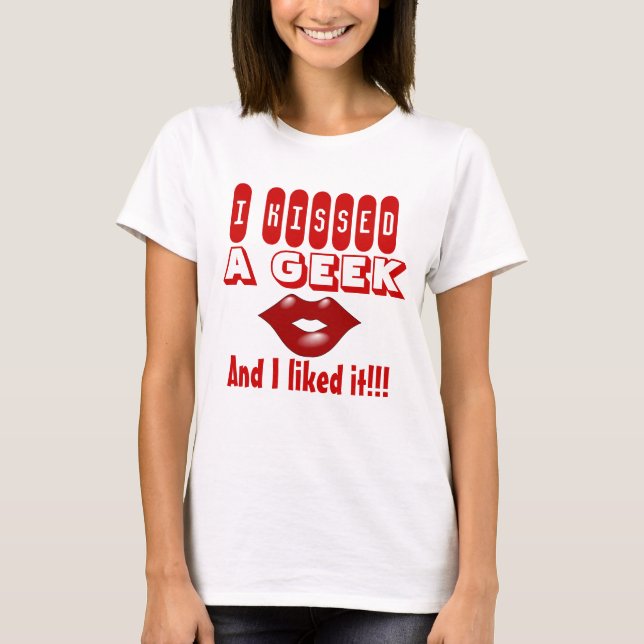 Camiseta Beije um geek eu gosto (Frente)