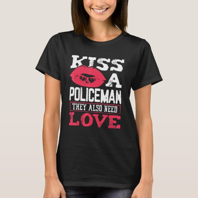 Camiseta Beije um policial precisa de amor para policial (Frente)