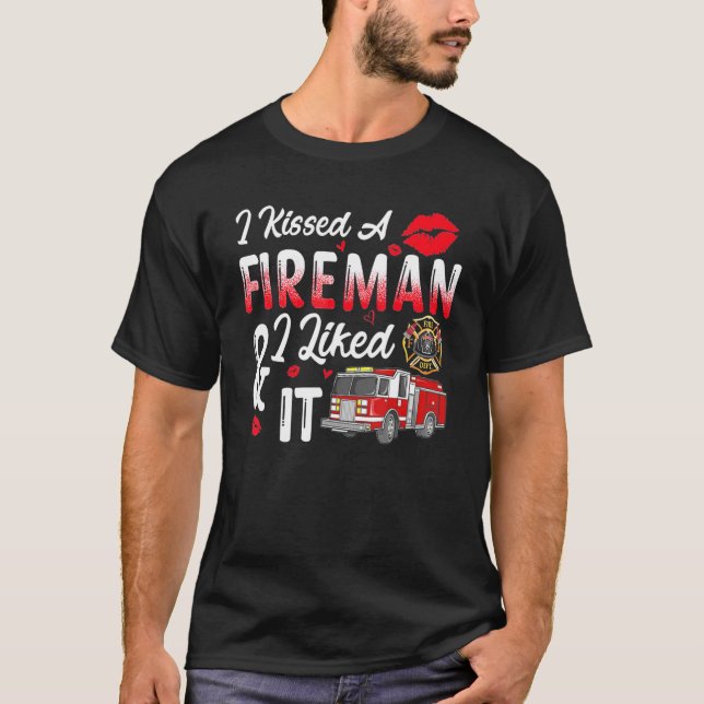 Camiseta Beijei Um Bombeiro E Gostei (Frente)