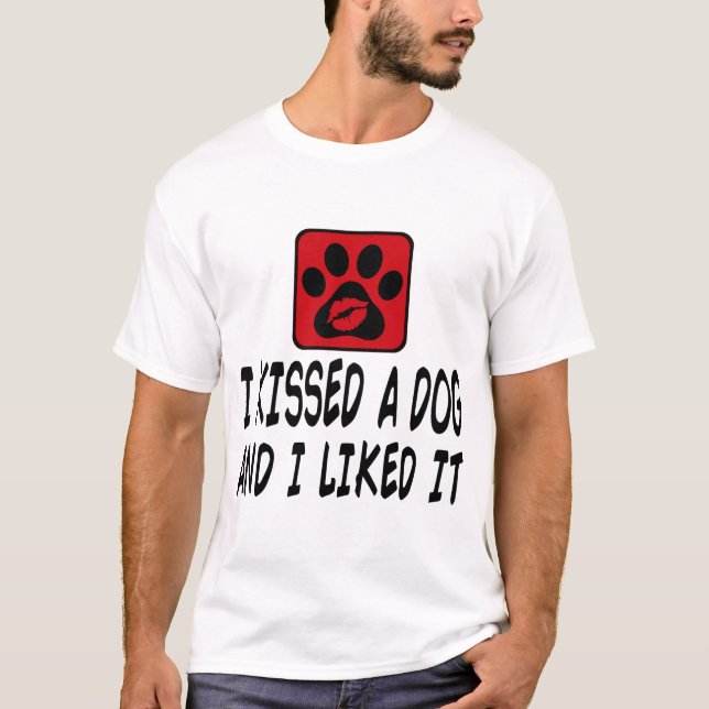 CAMISETA BEIJEI UM CACHORRO E GOSTEI DELE (Frente)