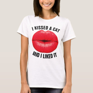 Camiseta BEIJEI UM GATO E GOSTEI DE T-shirts