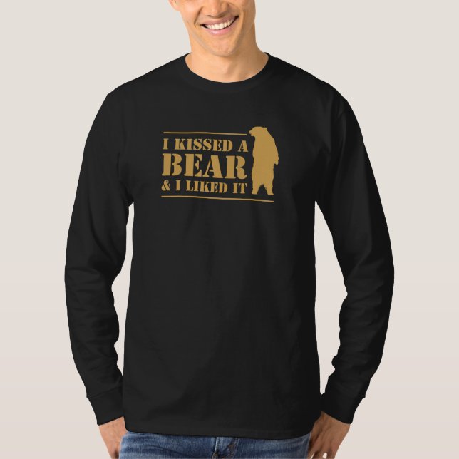 Camiseta Beijei Um Urso E Gostei De Acampar Piada (Frente)