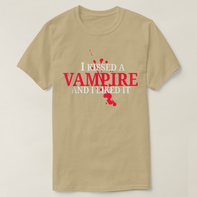 Camiseta Beijei Um Vampiro E Gostei Dele (Frente do Design)