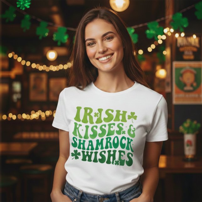 Camiseta Beijos irlandeses e Shamrock desejam o Dia das Pat (Irish Kisses & Shamrock Wishes Retro T-Shirt)