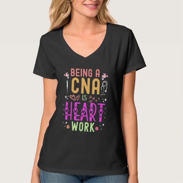 Camiseta Being a CNA Is Heart Work Tees (Frente)