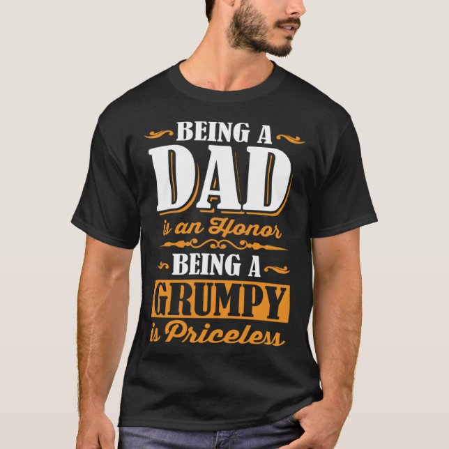 Camiseta Being A Dad Is An Honor Being A Grumpy Is Priceles (Frente)