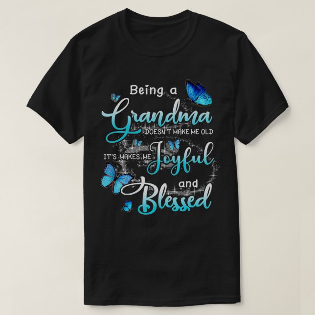 Camiseta Being A Grandma Doesn't Make Me Old It's Makes Me  (Frente do Design)