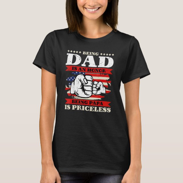 Camiseta Being Dad is an Honor Being Papa is Priceless USA  (Frente)