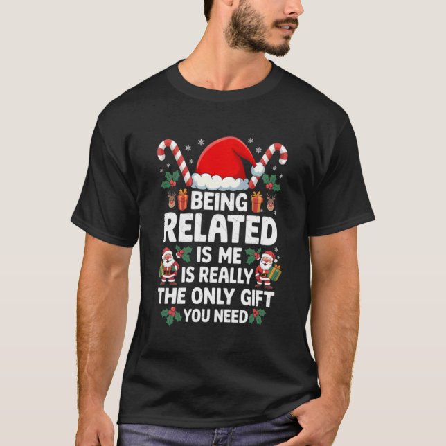 Camiseta Being Related to Me Funny Christmas Family Xmas Pa (Frente)
