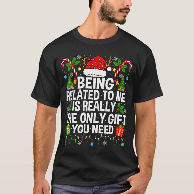 Camiseta Being Related To Me Is Really The Only Xmas Funny  (Frente)
