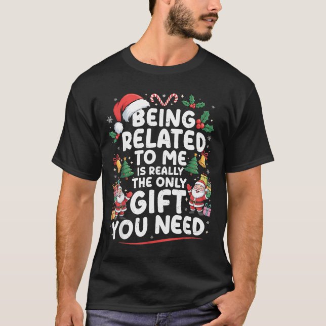 Camiseta Being Related To Me Is The Only Gift You Need Chri (Frente)