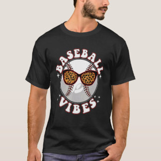 Camiseta Beisebol Vibes Leopardo Óculos Solares Jogador de 