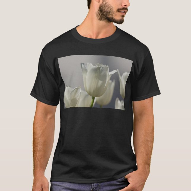 Camiseta Belas Tulipas Brancas de Primavera (Frente)