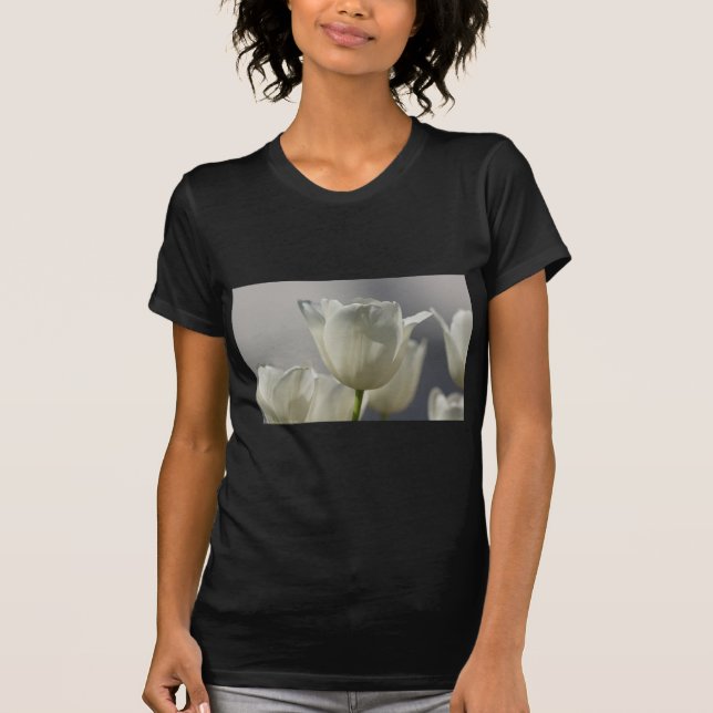Camiseta Belas Tulipas Brancas de Primavera (Frente)